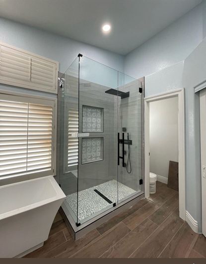 L-shaped frameless shower enclosure installed in a Fort Lauderdale, FL home